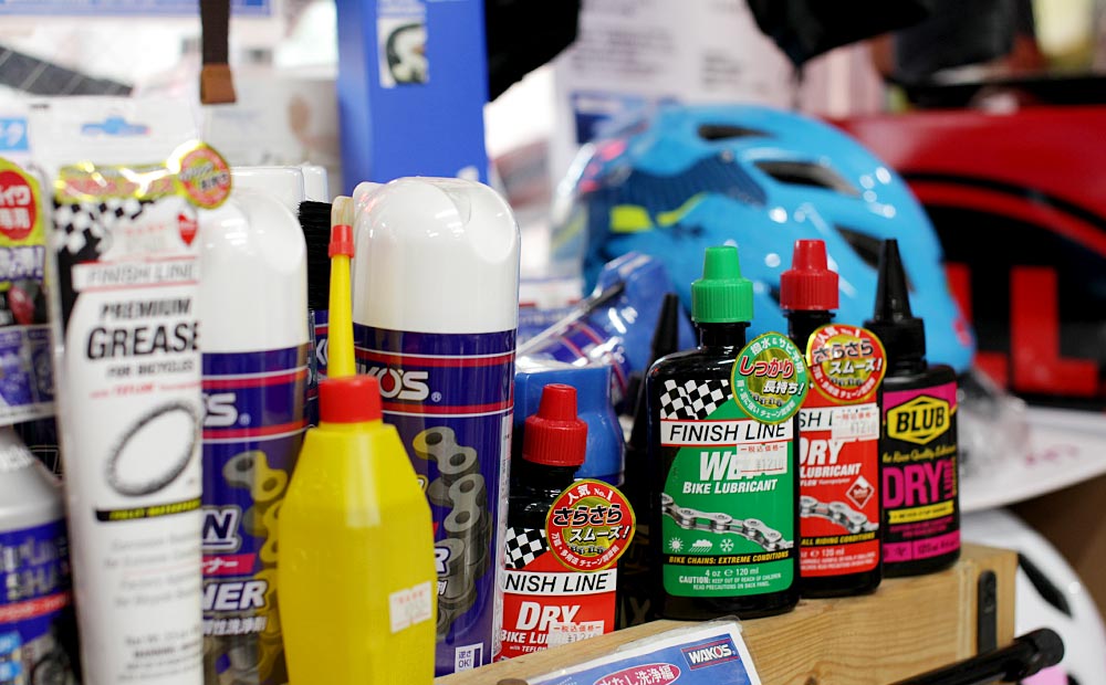 鳴木屋輪店で取り扱っているメンテナンス商品の写真