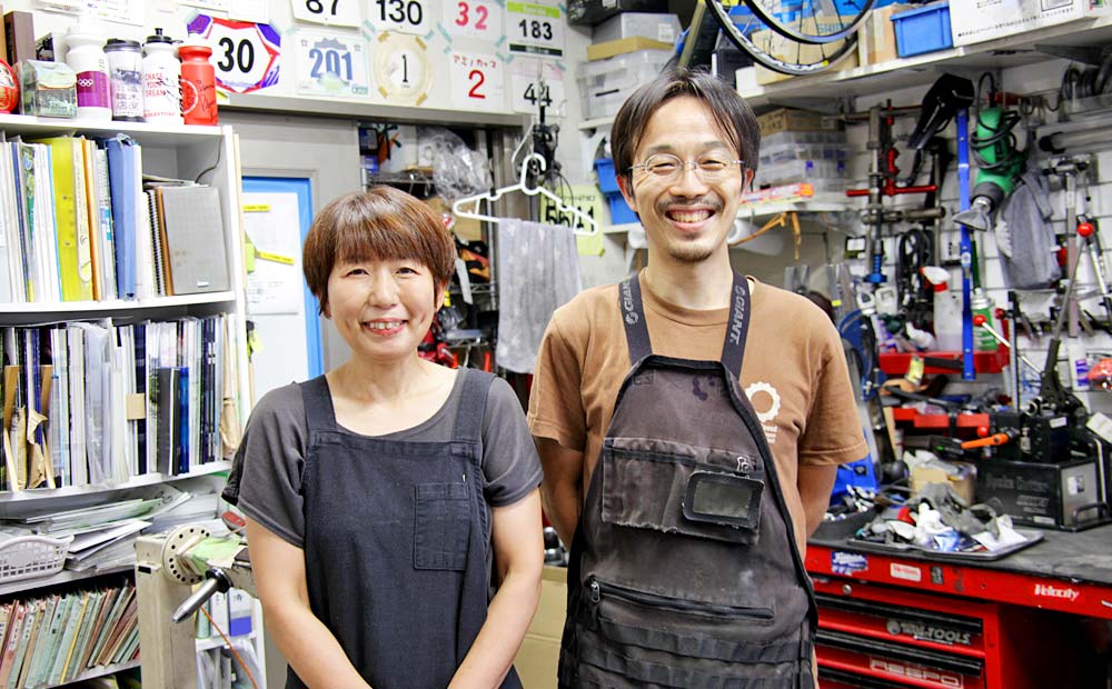 鳴木屋輪店店主の写真
